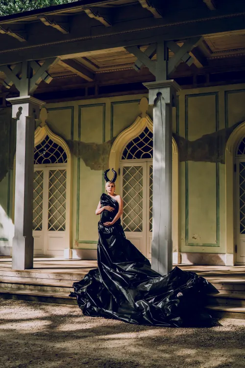 Model: Anna Zariņa; Foto: Anastasija Krilova; S﻿tyle: Uljana Iljina